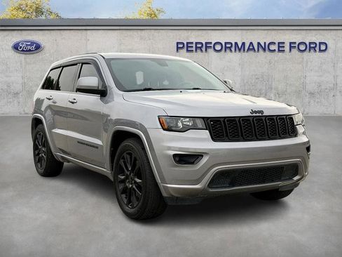 Used 2021 Jeep Grand Cherokee Laredo X image 4