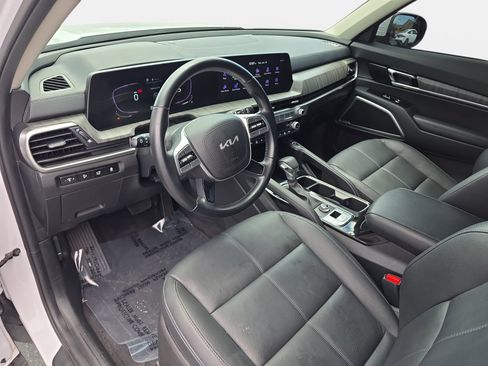 Used 2023 Kia Telluride EX w/ EX Captain's Chair Package FWD image 16