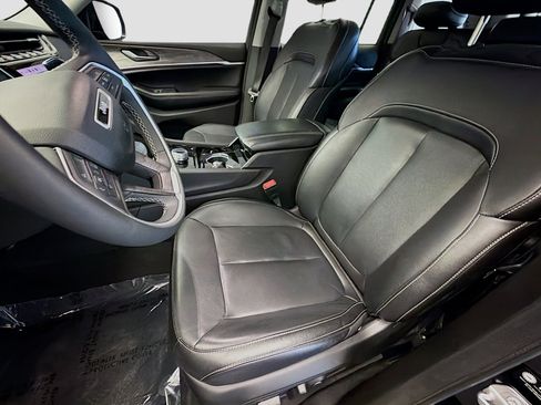Used 2023 Jeep Grand Cherokee Limited RWD image 11