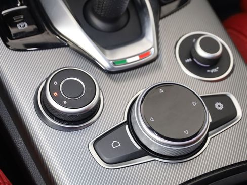 Used 2024 Alfa Romeo Stelvio Veloce image 20