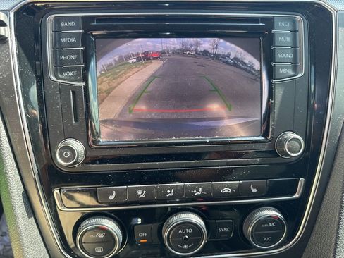 Used 2017 Volkswagen Passat 1.8T R-Line image 17