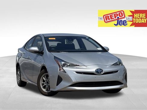 Used 2017 Toyota Prius Two w/ Prius Two Safety Plus Package FWD image 1