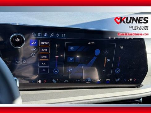 New 2026 Chevrolet Traverse LT w/ LPO, Floor Liner Package image 34