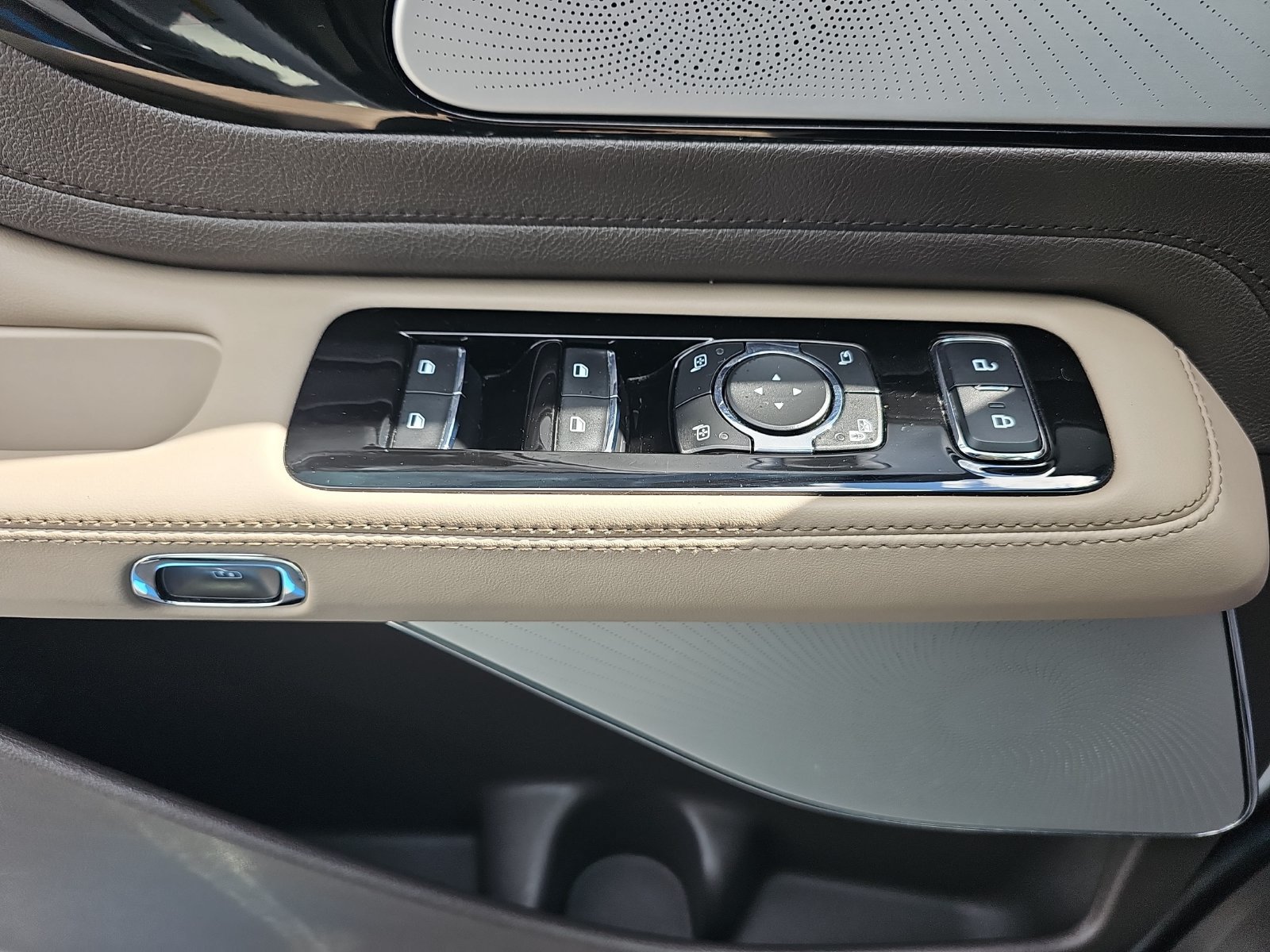 Used 2022 Lincoln Aviator Reserve w/ Equipment Group 201A AWD/4WD image 27