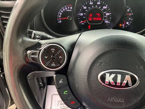 Used 2017 Kia Soul FWD image 11