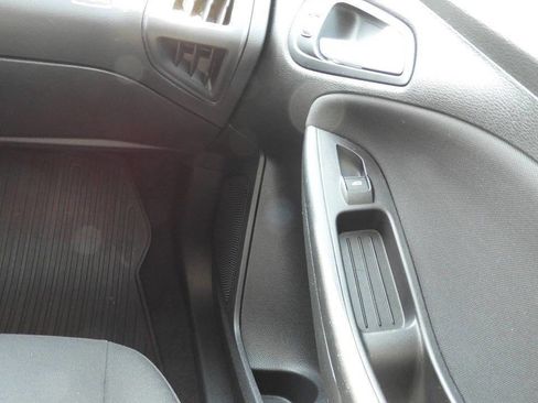 Used 2018 Ford Focus SE image 33