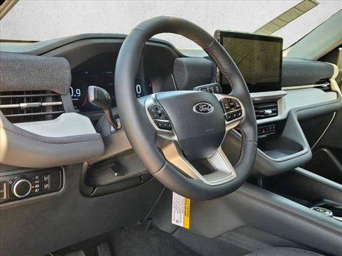 New 2026 Ford Explorer Active RWD image 3