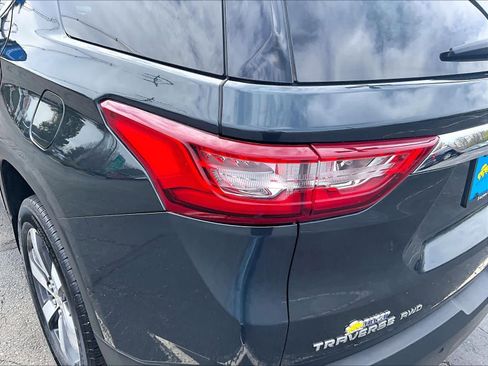 Used 2020 Chevrolet Traverse LT w/ LT Premium Package AWD/4WD image 34