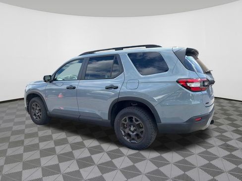 Used 2025 Honda Pilot TrailSport image 5