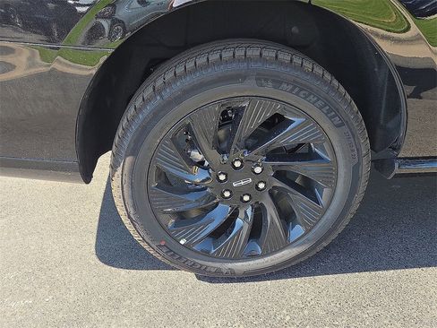 New 2025 Lincoln Navigator Reserve w/ Jet Appearance Package image 8