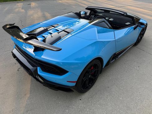 Used 2018 Lamborghini Huracan Performante AWD/4WD image 10