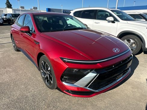 Used 2024 Hyundai Sonata SEL FWD image 2