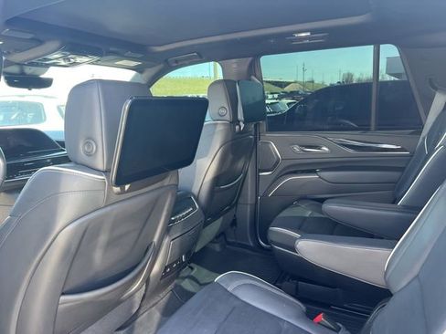 Used 2024 Cadillac Escalade Sport w/ Touring Package image 9