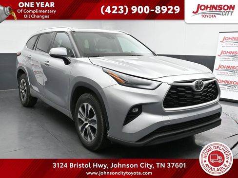 Used 2023 Toyota Highlander XLE image 1