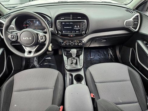 Used 2022 Kia Soul LX image 10