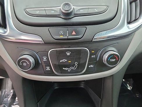 Used 2023 Chevrolet Equinox LS FWD image 14