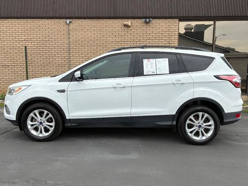 Used 2017 Ford Escape SE w/ Equipment Group 201A image 3