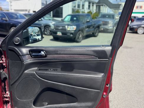 Used 2020 Jeep Grand Cherokee Overland AWD/4WD image 22