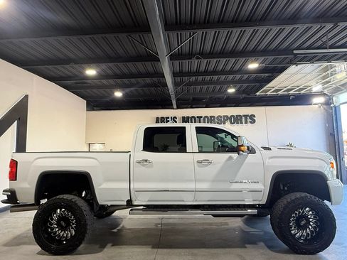 Used 2017 GMC Sierra 3500 Denali w/ Duramax Plus Package AWD/4WD image 7