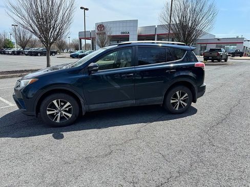 Used 2018 Toyota RAV4 XLE image 4