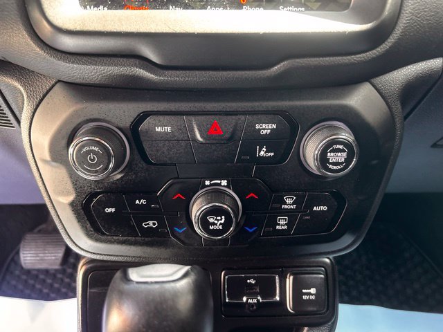 Used 2023 Jeep Renegade Latitude AWD/4WD image 22