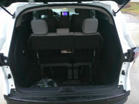 Used 2025 Toyota Sienna LE image 33