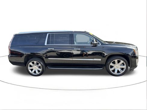 Used 2019 Cadillac Escalade ESV Luxury image 2