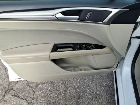 Used 2020 Ford Fusion SE image 13