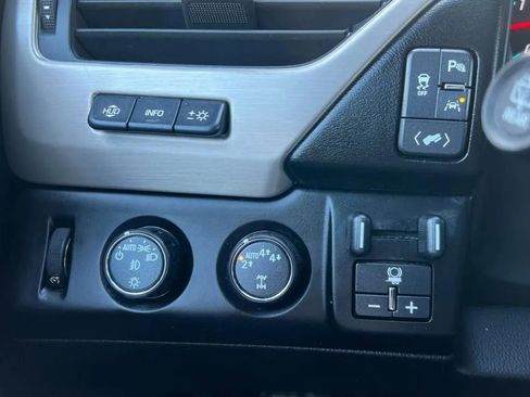 Used 2018 GMC Yukon Denali image 49