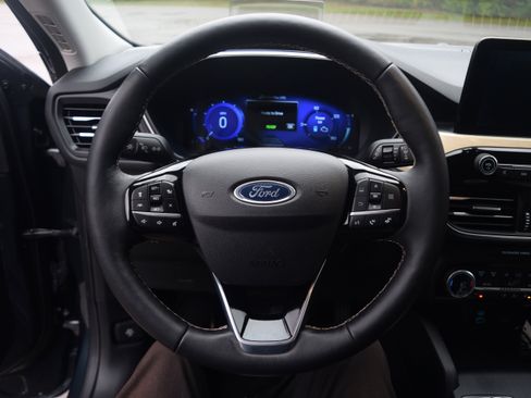 Used 2022 Ford Escape Titanium w/ Titanium Elite Package image 5