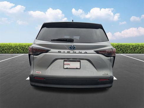 Certified 2024 Toyota Sienna XLE w/ XLE Plus Package FWD image 6