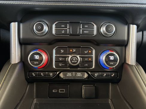 Certified 2023 GMC Yukon XL SLT image 27