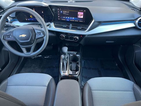 Used 2025 Chevrolet Trax LT image 33