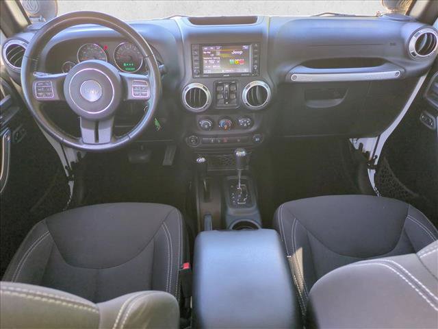 Used 2018 Jeep Wrangler Unlimited Sahara w/ Connectivity Group AWD/4WD image 16