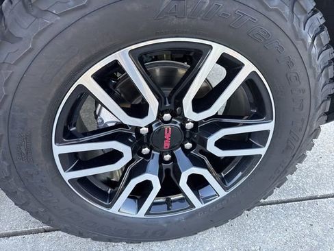 Used 2025 GMC Sierra 1500 AT4 w/ AT4 Premium Package AWD/4WD image 8