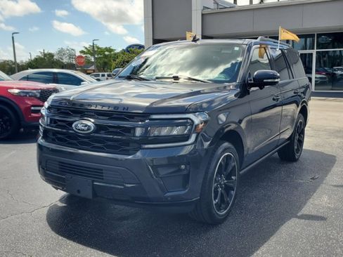 Certified 2023 Ford Expedition Limited RWD image 3
