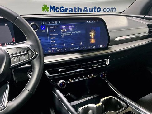 Certified 2025 Chevrolet Traverse LT image 10