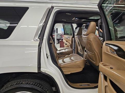 Used 2019 Cadillac Escalade Platinum image 33