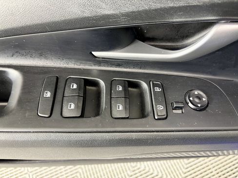 Used 2023 Hyundai Elantra Limited image 13