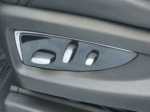 Used 2019 Cadillac Escalade Luxury image 17