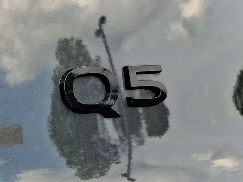 Used 2025 Audi Q5 Premium w/ Convenience Package AWD/4WD image 31