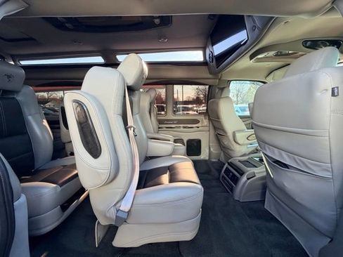 Used 2019 Chevrolet Express 2500 Extended w/ Enhanced Convenience Package RWD image 15