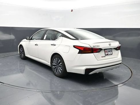 Used 2025 Nissan Altima 2.5 SV FWD image 6