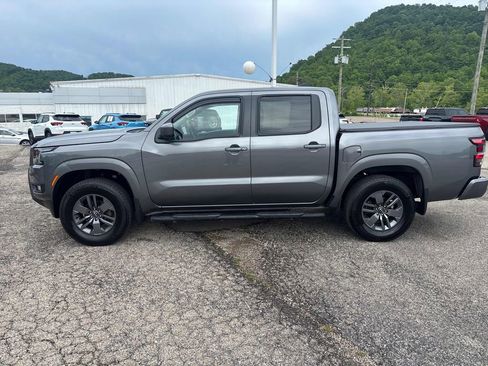 Used 2025 Nissan Frontier SV w/ SV Convenience Package AWD/4WD image 2