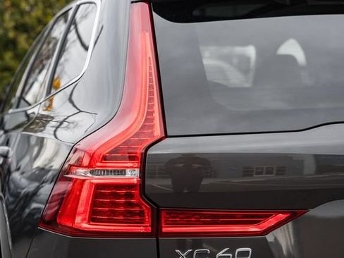 Used 2022 Volvo XC60 T8 Inscription w/ Advanced Package image 7