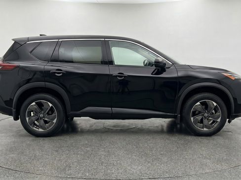 Used 2025 Nissan Rogue SV AWD/4WD image 11
