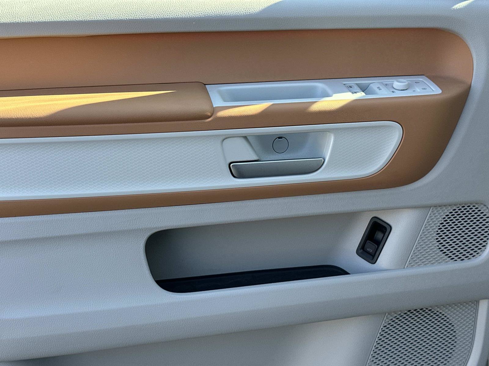 Certified 2025 Volkswagen ID. Buzz 1st Edition AWD/4WD image 21