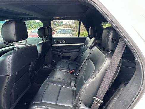 Used 2016 Ford Explorer XLT w/ Equipment Group 202A FWD image 12