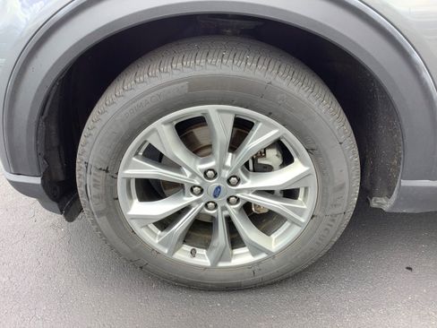 Used 2023 Ford Explorer XLT w/ Equipment Group 202A AWD/4WD image 4