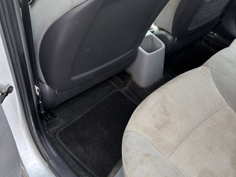 Used 2012 Hyundai Accent GLS FWD image 28